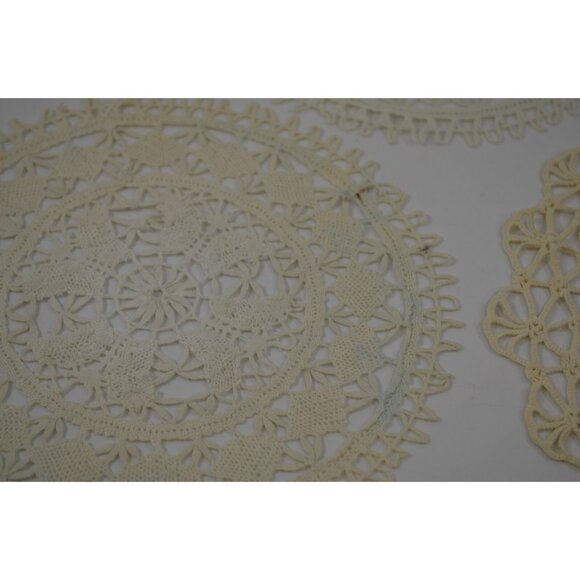 Hand Crocheted Doily Lot Vtg Round Wedding Table Country Tea Party Lacy Elegant - Picture 8 of 11